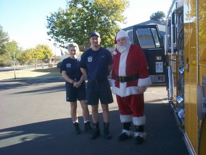 Santa and firemen 00001